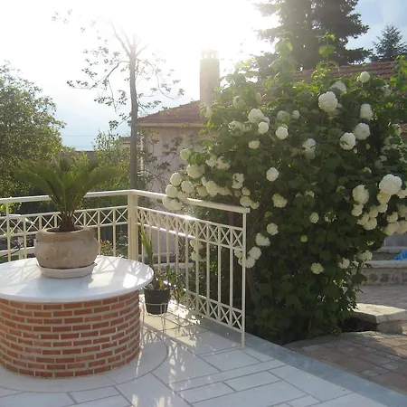 Guest house Xenonas Ioanni Parcha *